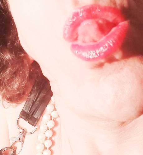 Travestie cougarde pour hommes actifs vtc. btp, mecanos, pompiers, militaires, chauffeurs - Escort Charenton le Pont